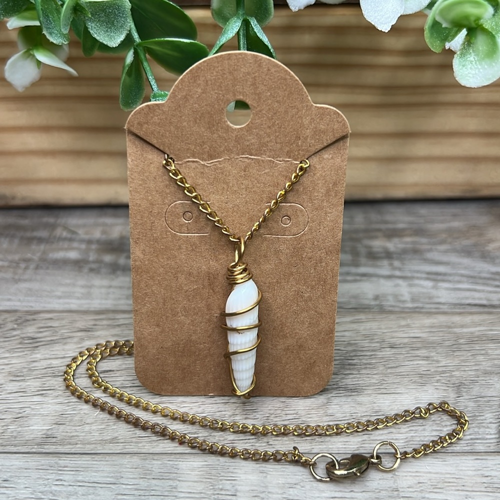 Natural Shell Wrapped Pendant Necklace - Picture 9 of 9